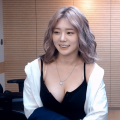아찔한 의상의 뚜비서
